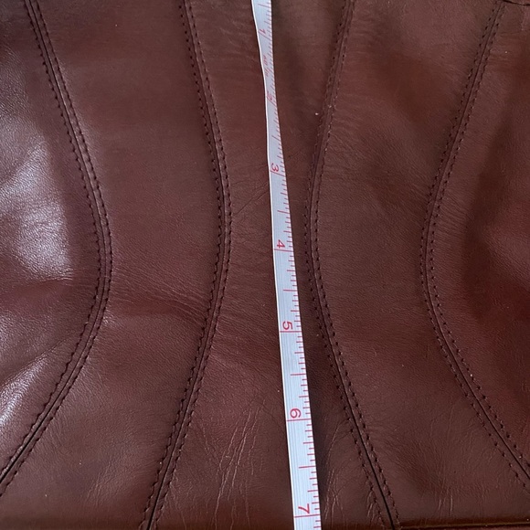 Vintage Contessa Oversized Scalloped Leather Clutch/Wristlet - Picture 10 of 10